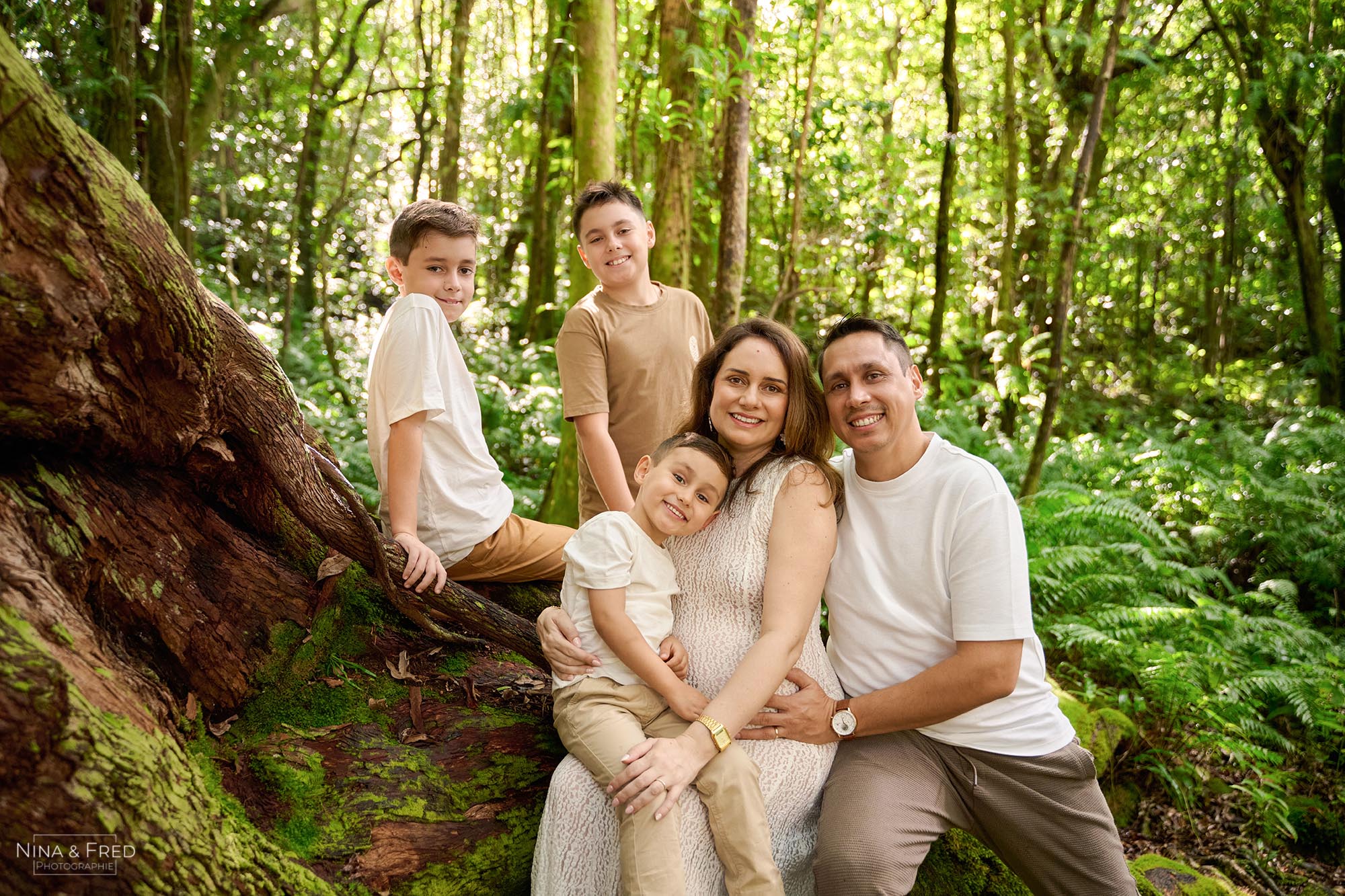 seance photo en famille forêt tropicale la Réunion L&Y-26